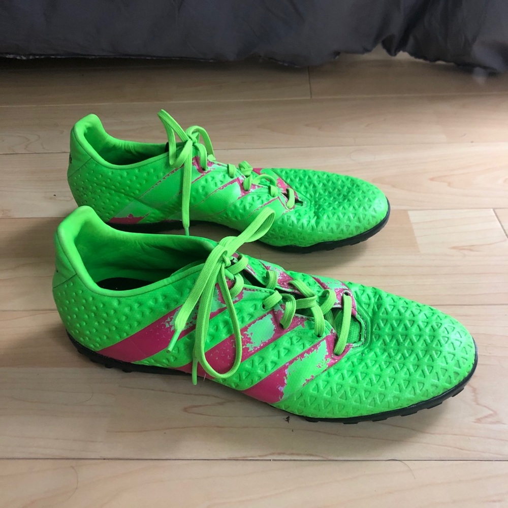 Adidas 💯 indoor soccer shoes $4.99 shipping